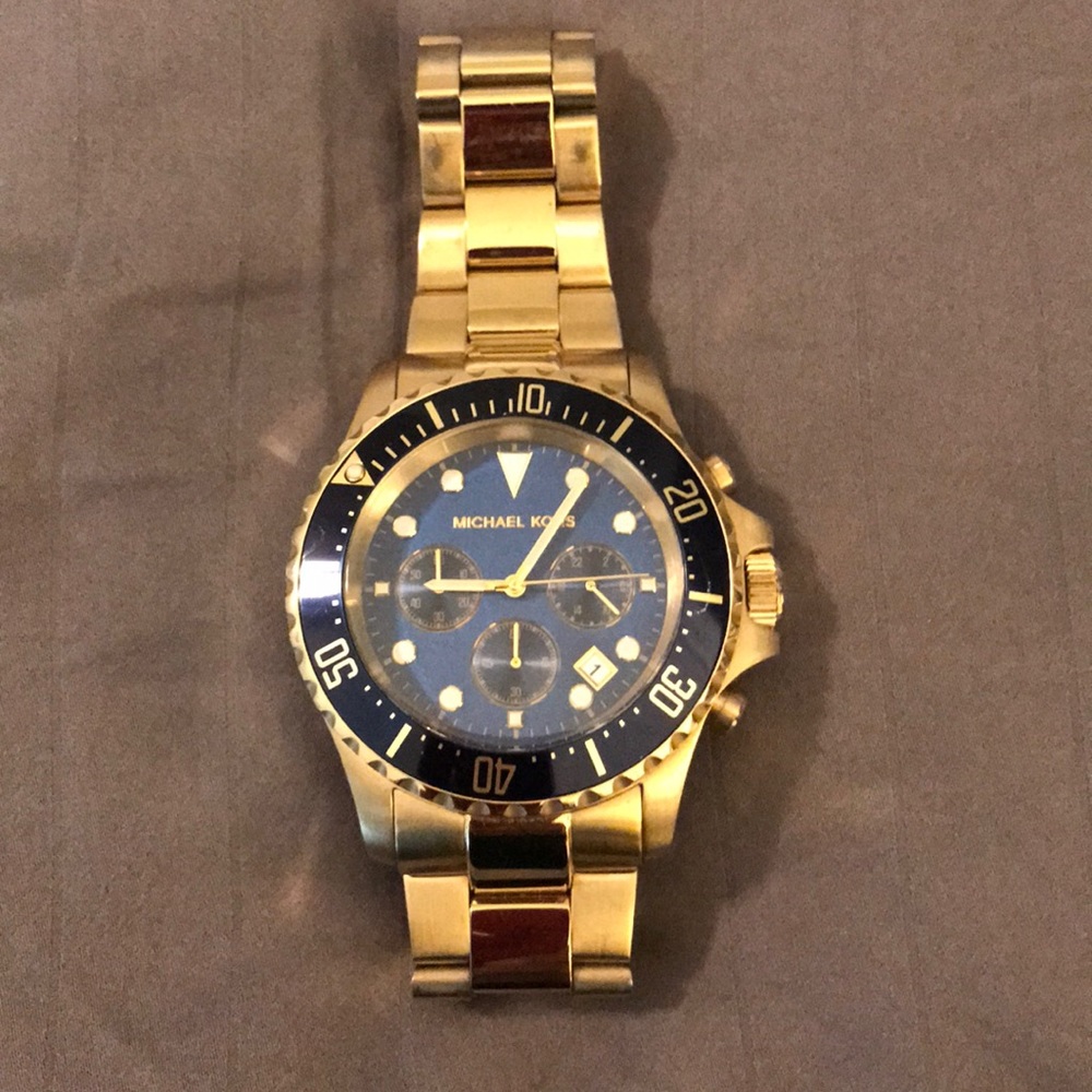 Men's Michael Kors watch.. needs battery